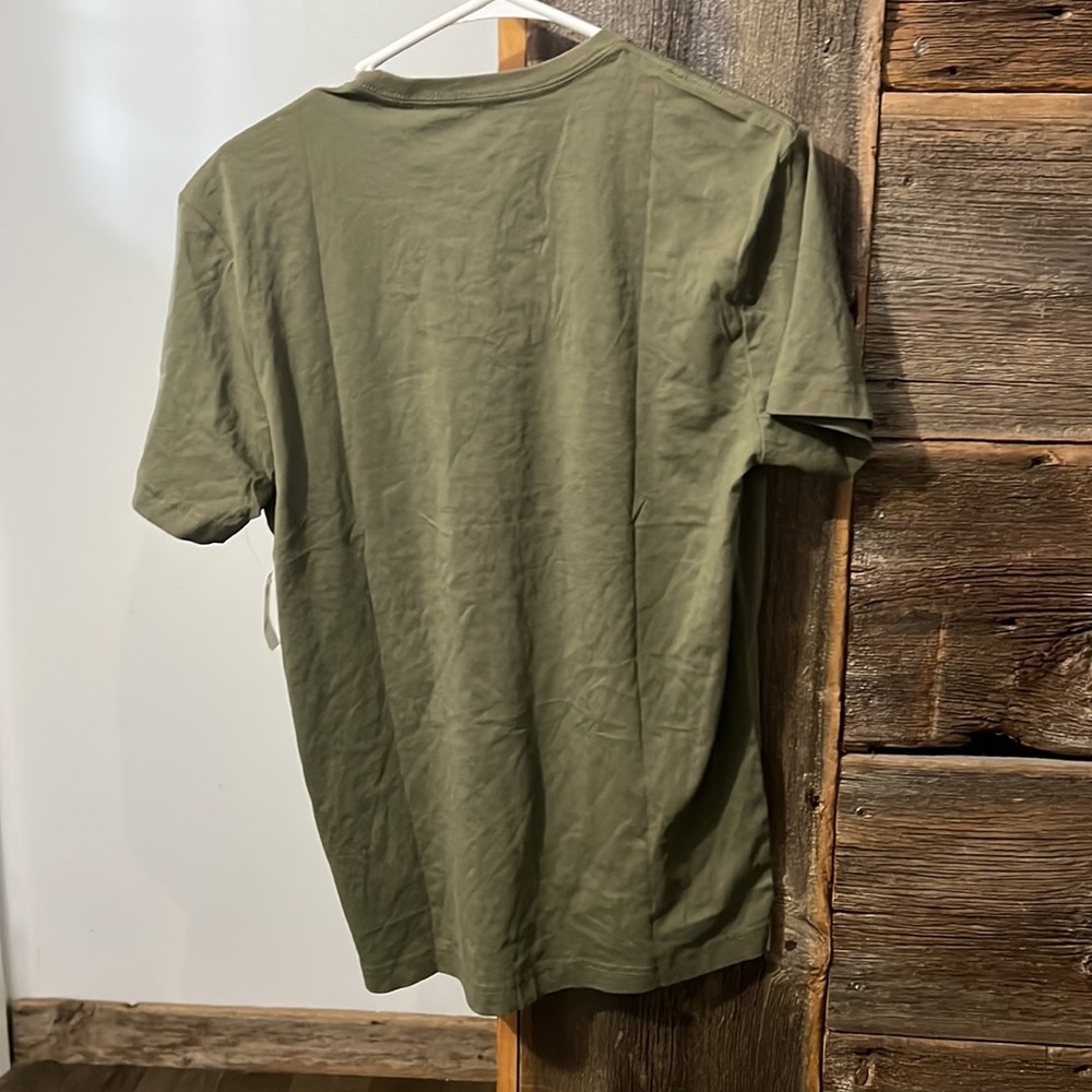 Green tee - Picture 3 of 3